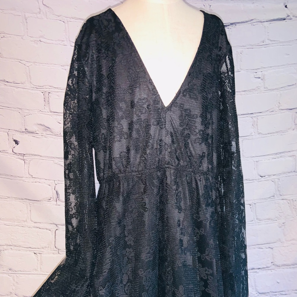 Size M express v neck lace baby doll dress